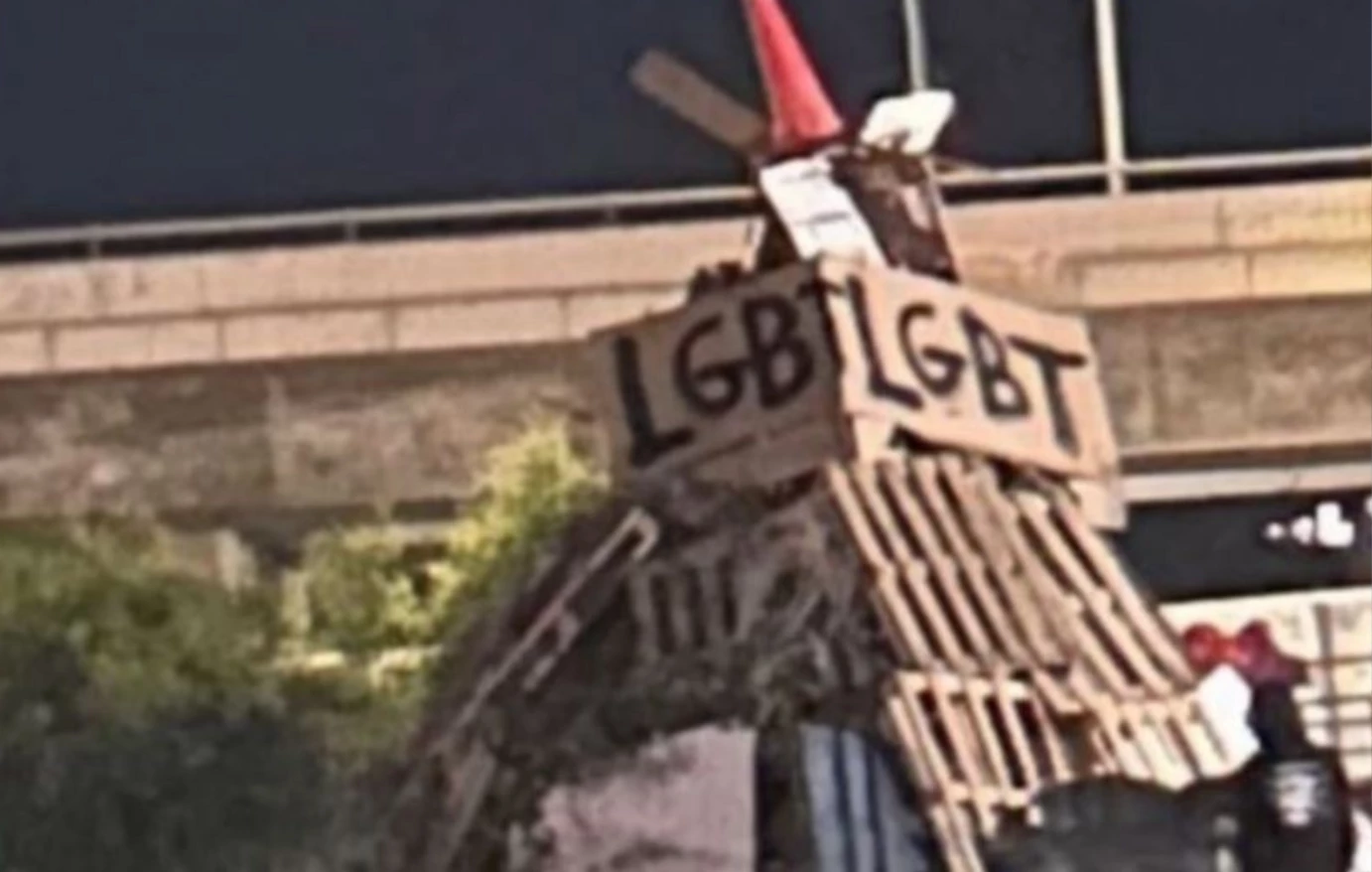 Έκαψαν τα αρχικά «LGBT» αντί για τον Ιούδα σε εκκλησία της Κύπρου