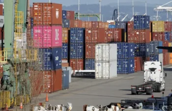 «Πηγαίνουμε σε εμπορικό πόλεμο» - Τα εξαγώγιμα ελληνικά προϊόντα που «ματώνει» η επιβολή δασμών από τον Τραμπ