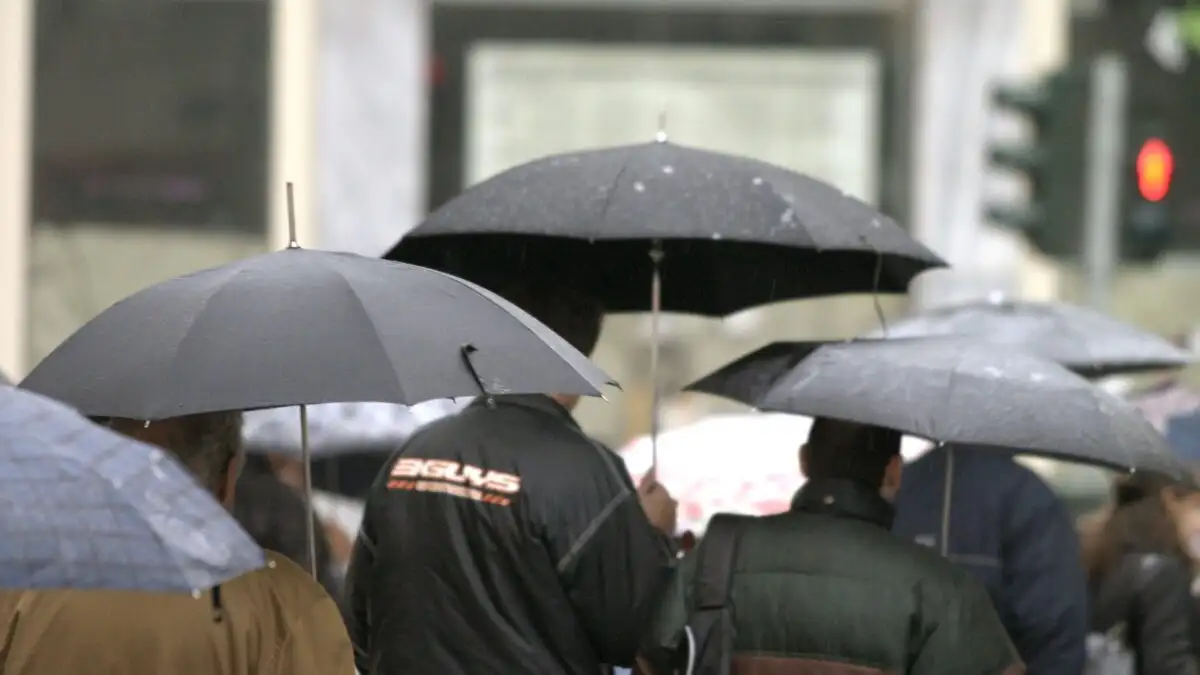 Καιρός αύριο: Σύννεφα, βροχές και καταιγίδες σε όλη τη χώρα – Στα λευκά θα «ντυθούν» τα ηπειρωτικά ορεινά