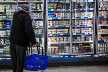 Παράταση στα μέτρα κατά της αισχροκέρδειας – Σταθερά η Ελλάδα με τον χαμηλότερο πληθωρισμό τροφίμων στην Ευρωζώνη