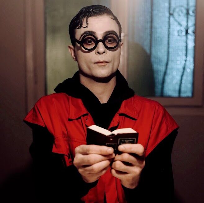 Αλέξανδρος Μιχαηλίδης στην Karfitsa: Πιστεύω πως το γέλιο μέσα από το θέατρο είναι κάτι πολύ περισσότερο από απλή διασκέδαση