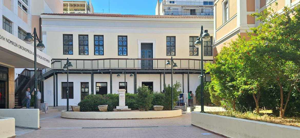 Νομική Σχολή: Καθαρίζονται οι χώροι που τελούσαν υπό κατάληψη