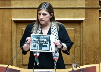 Με σύμβολα και αναφορές στον Λαμπράκη, η Κωνσταντοπούλου πήρε θέση για τη Γάζα