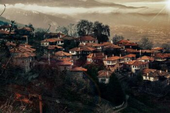 Τάξη και σαφείς κανόνες για 10.000 οικισμούς – Θωράκιση της περιουσίας με τον Νέο Χωροταξικό Χάρτη