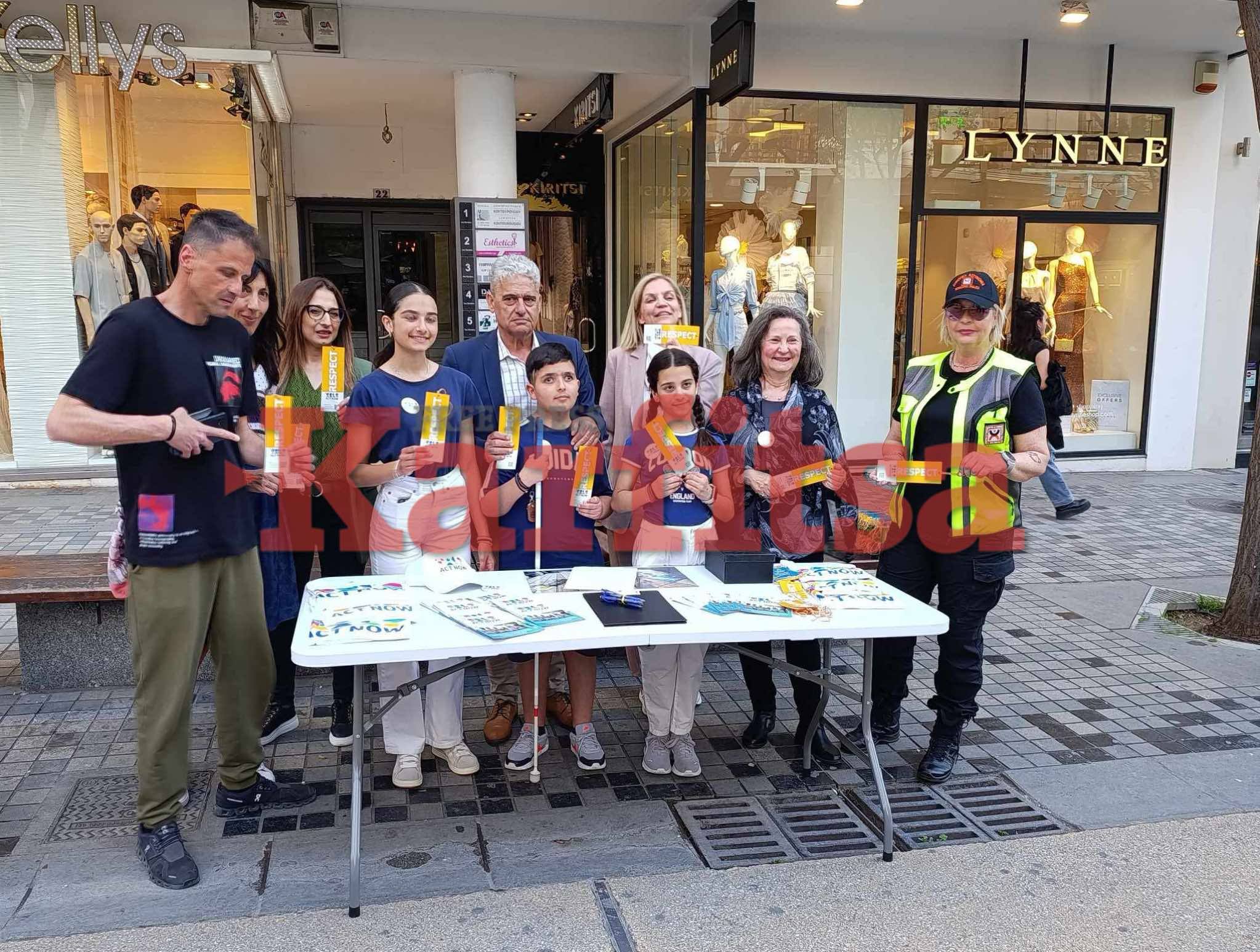«Κίτρινη κάρτα» σε όσους σταθμεύουν σε ράμπες ΑΜΕΑ και σε οδεύσεις τυφλών (ΦΩΤΟ – video)