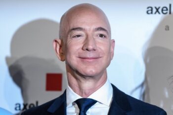 Amazon: Μετοχές 5 δισ. δολαρίων πουλά ο Τζεφ Μπέζος