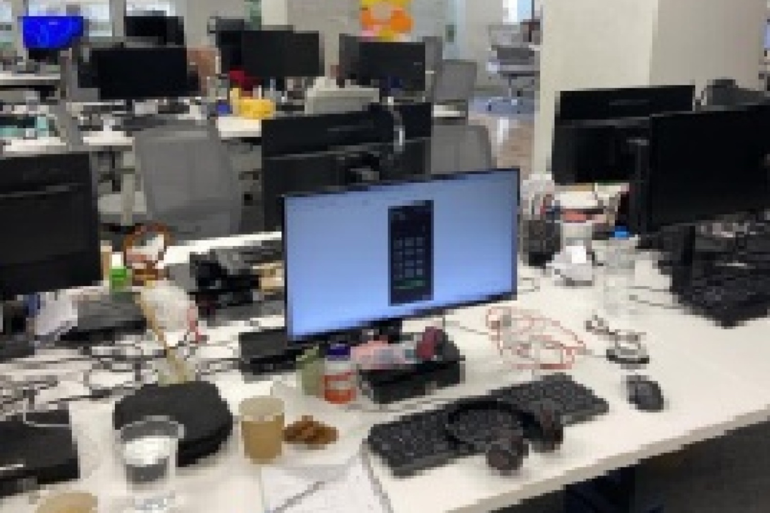 104 συλλήψεις σε δύο εταιρείες call center στην Αθήνα για απάτες με επενδύσεις στον Κόλπο