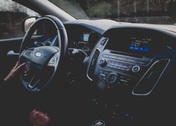 Αυτά είναι τα αυτοκίνητα που εντυπωσιάζουν τις γυναίκες -Ποιοι οδηγοί θεωρούνται πιο ελκυστικοί