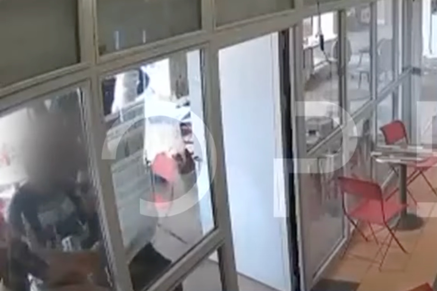 Βίντεο ντοκουμέντο από τη στιγμή της επίθεσης για την αφίσα στην Πολυτεχνειούπολη