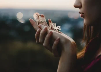 Συγχώρεση: Κατά πόσο βοηθάει στην ψυχική υγεία – Μύθοι και αλήθειες