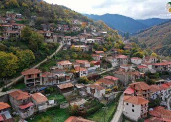 Φουρνά Ευρυτανίας: Η δασκάλα και ο ιερέας που έλυσαν το δημογραφικό πρόβλημα του χωριού