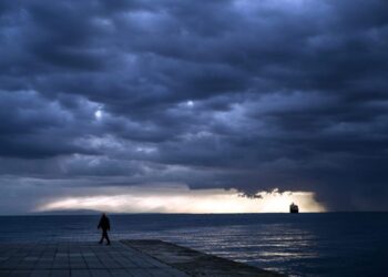 Νεφώσεις σήμερα με βροχές και καταιγίδες – Η πρόγνωση του καιρού