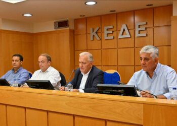 ΚΕΔΕ προς κυβέρνηση: «Ναι στις αρμοδιότητες, αλλά με πόρους – όχι με πρόστιμα» (Video)