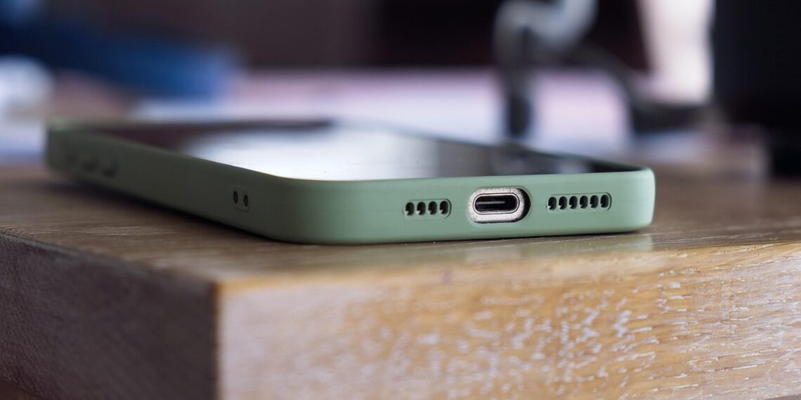 Η Εσθονία όχι μόνο δεν απαγορεύει τα κινητά στα σχολεία, αλλά βάζει και την τεχνητή νοημοσύνη