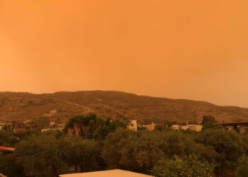 Κοκκίνισε ο ουρανός των Χανίων από την αφρικανική σκόνη