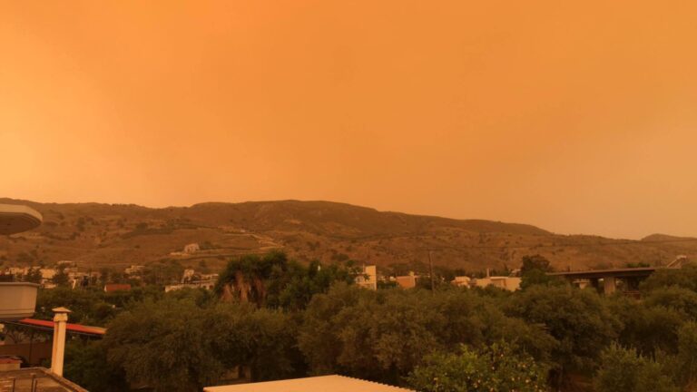 Κοκκίνισε ο ουρανός των Χανίων από την αφρικανική σκόνη