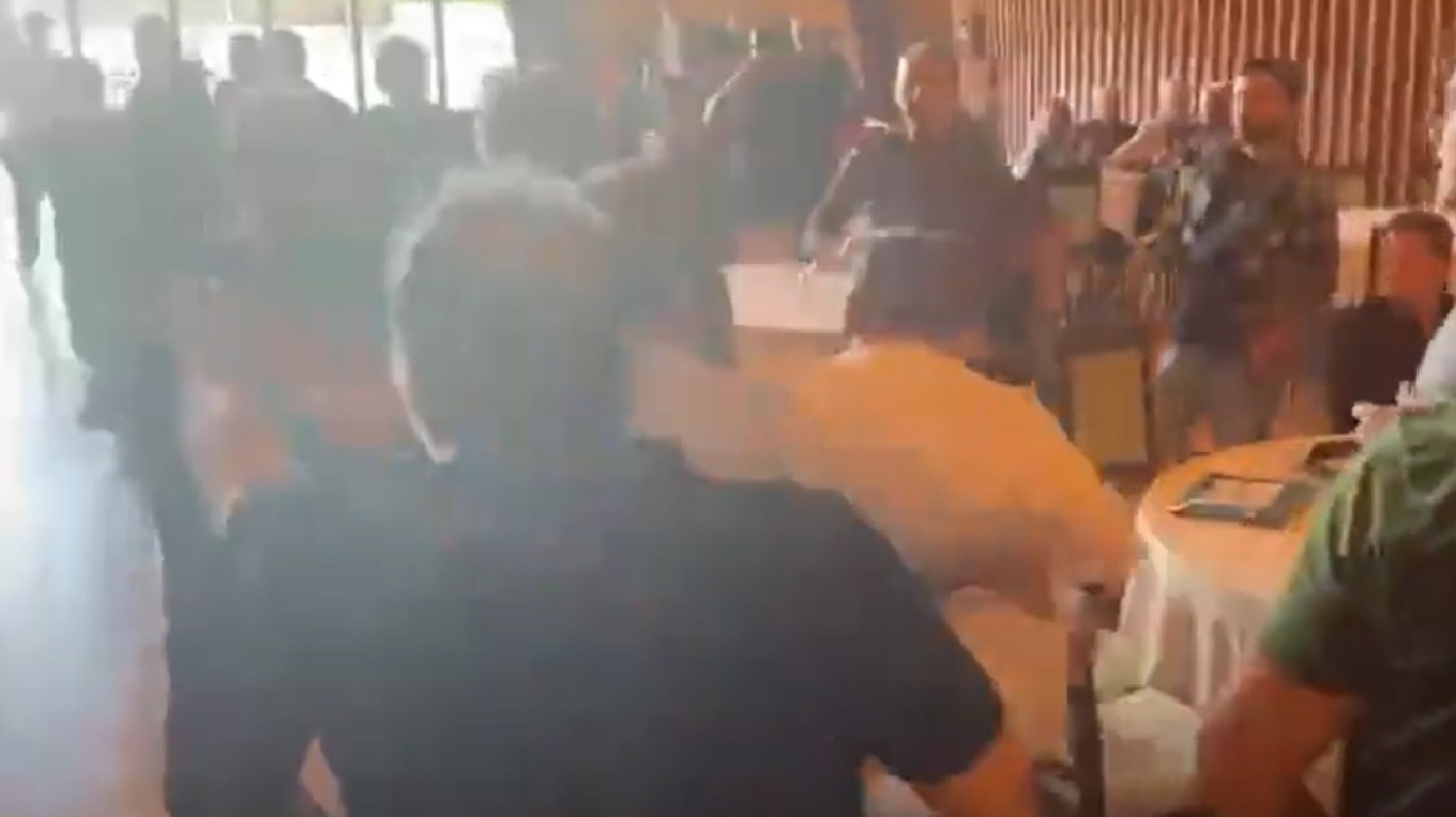 «Μαλλιά… κουβάρια» έγιναν στο συνέδριο του Εργατικού Κέντρου Κοζάνης (VIDEO)