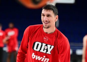 Λαρεντζάκης: «Έτοιμοι να κατακτήσουμε τη Euroleague»