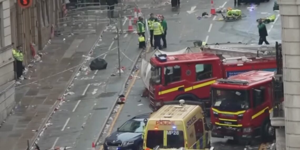 Λίβερπουλ: Σε πλήρη εξέλιξη οι έρευνες για την παράσυρση πλήθους με αυτοκίνητο – Τραυματίστηκαν και παιδιά