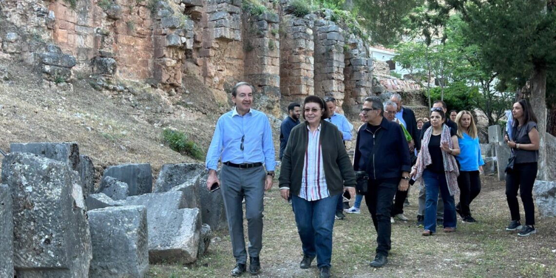 Μενδώνη από τους Δελφούς: Μείζονα έργα για τη θωράκιση και αναβάθμιση των μνημείων