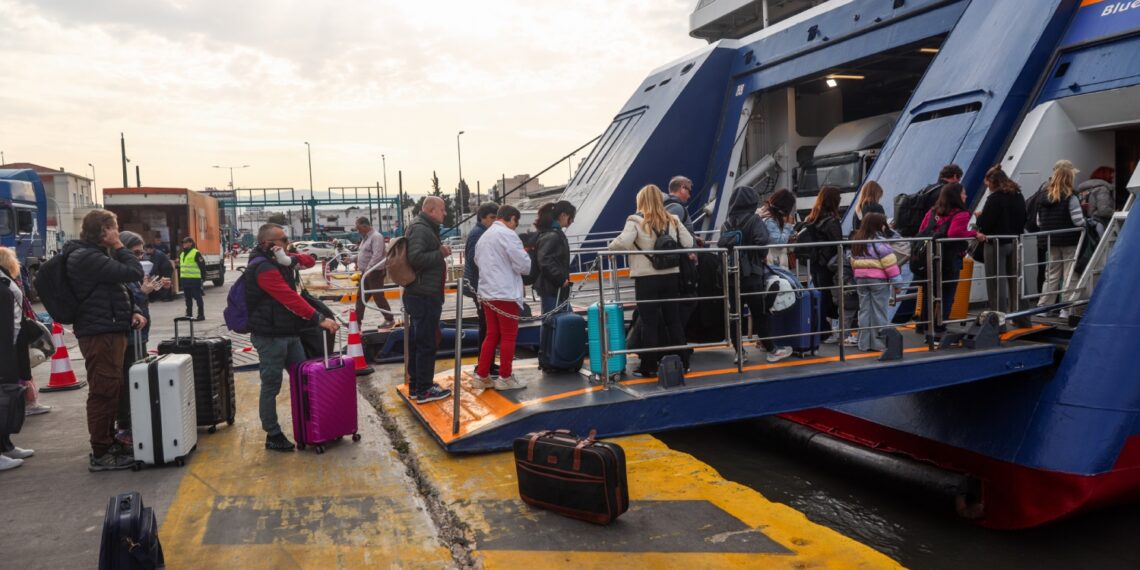 Καταγγελία για σεξουαλική παρενόχληση σε πλοίο: «Ένιωσα κάποιον να με χαϊδεύει»