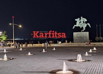 Φωτίστηκε ξανά μετά από 10 χρόνια το άγαλμα του Μ. Αλεξάνδρου