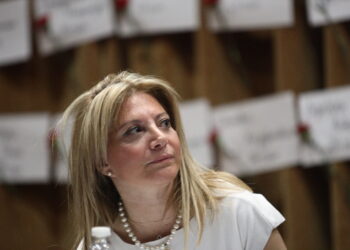 Η Μαρία Καρυστιανού μήνυσε 14 βουλευτές της ΝΔ για εσχάτη προδοσία και κατάχρηση εξουσίας
