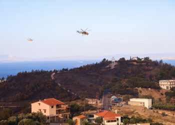 Καλύτερη εικόνα στη Χίο – Ξεκίνησαν ξανά οι ρίψεις από αέρος (Video)