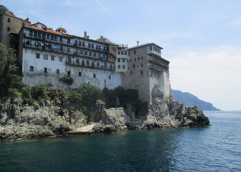 Άγιο Όρος: Τα αχαρτογράφητα ρήγματα και τα Ρίχτερ που ταρακουνούν την Πολιτεία της Ορθοδοξίας