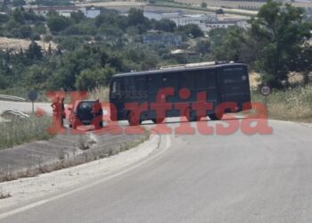 «Μπλόκο» της αστυνομίας στους αγρότες (ΦΩΤΟ)