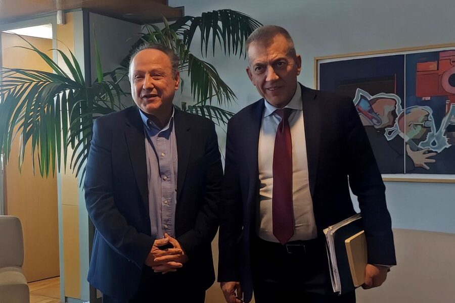 Αποσυμφόρηση στο Ποσειδώνιο με λυόμενη πισίνα - Αγγελούδης - Βρούτσης