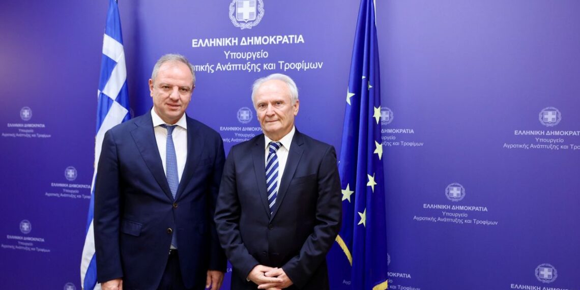 Τελετή παράδοσης – παραλαβής στο υπουργείο Αγροτικής Ανάπτυξης και Τροφίμων