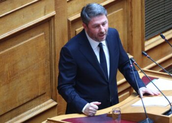 Ανδρουλάκης στην Βουλή: «Ο πρωθυπουργός πέτυχε την αυτογελοιοποίηση»