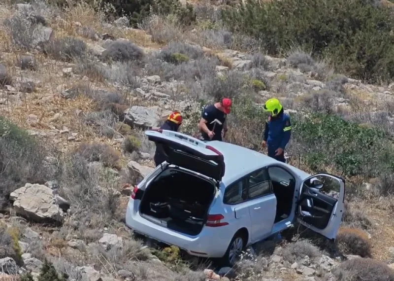 Απεγκλωβίστηκε το ζευγάρι ηλικιωμένων στα Λιμανάκια Βουλιαγμένης
