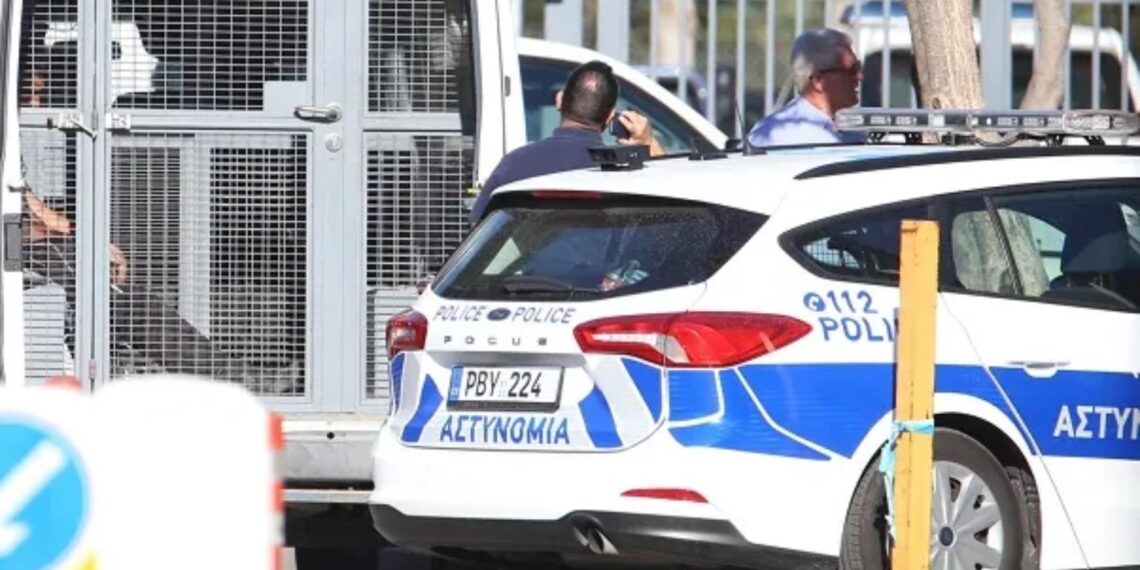 Αζέρος με βρετανικό διαβατήριο ο άνδρας που κρατείται στην Κύπρο