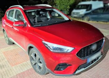 Χειροπέδες σε δύο διακινητές μεταναστών στον Έβρο (PHOTO)