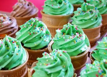 Εορτολόγιο: Ποιοι γιορτάζουν σήμερα Δευτέρα (9/6)