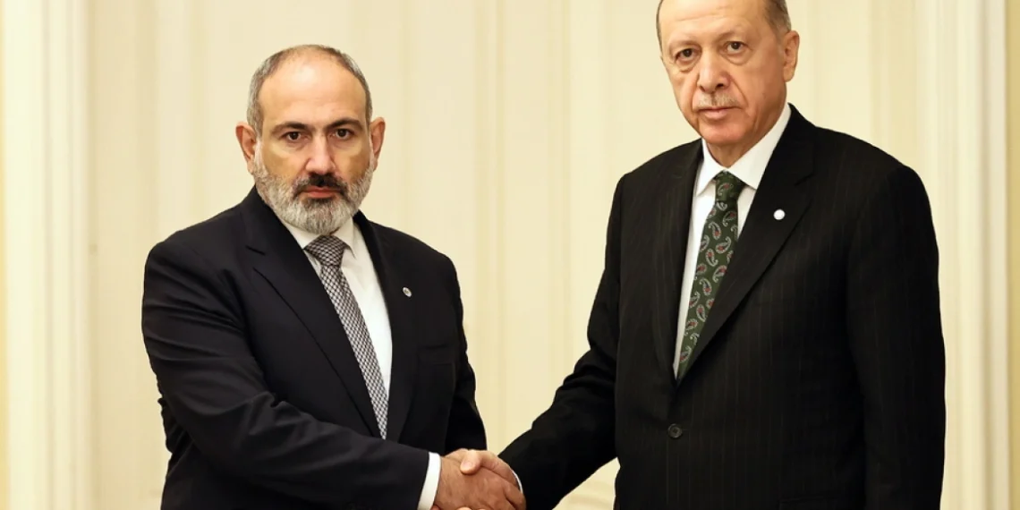 Αρμενία: Τι δείχνει η επίσκεψη Πασινιάν στην Τουρκία