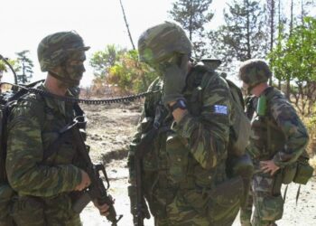 Στρατιωτικοί προς υπ. Άμυνας «Δεν φτάνουν οι μισθοί αφήστε μας να κάνουμε δεύτερη δουλειά»