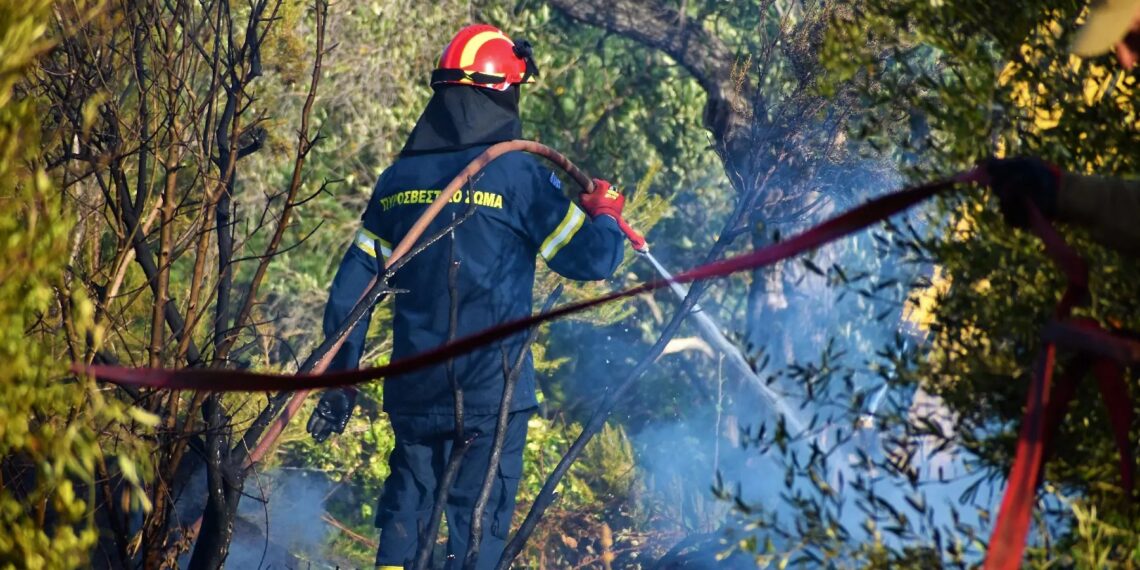 Εποχικοί πυροσβέστες εγκαταλείπουν την Σκιάθο γιατί δεν έχουν που να μείνουν