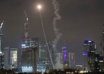 Πόλεμος Ισραήλ – Ιράν: Συνεχίζονται οι εκατέρωθεν αεροπορικές επιδρομές