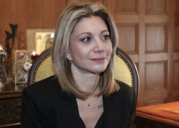 Καρυστιανού: Αιχμές κατά του Τζιτζικώστα