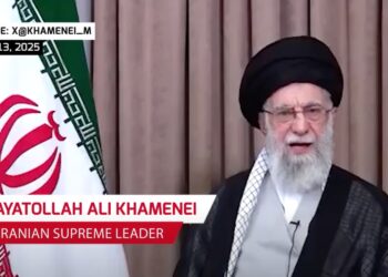 Σε υπόγειο καταφύγιο ο Χαμενεΐ μετά τις ισραηλινές επιδρομές στην Τεχεράνη