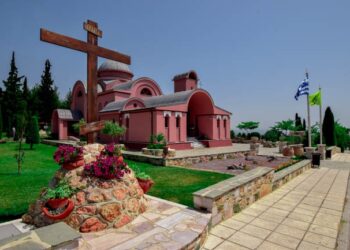 Ξέφυγε η κατάσταση σε εκταφή στη Θεσσαλονίκη – Άγριο ξύλο σε εργαζόμενο κοιμητηρίου