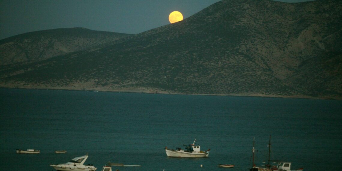Τα Βρετανικά ΜΜΕ αποθεώνουν τις Μικρές Κυκλάδες: Τα «άθικτα πετράδια» της Ευρώπης