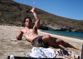 Νέο επαγγελματικό βήμα για τον Άγγελο Λάτσιο – Τι ετοιμάζει στην Άνδρο (Video)