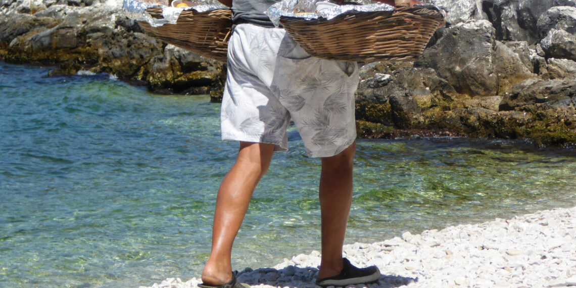 Χαλκιδική: Στη φυλακή ο αρχηγός της «μαφίας των λουκουμάδων»