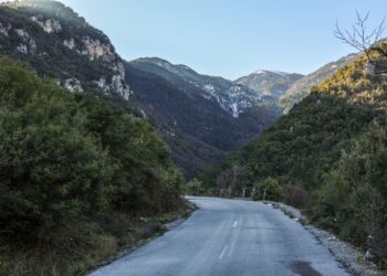 Στο νοσοκομείο της Λάρισας νοσηλεύεται 63χρονος που τραυματίστηκε στον Όλυμπο