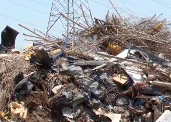 Ωραιόκαστρο: Ο επαρχιακός δρόμος που έγινε χωματερή – Σοκαριστικές εικόνες (Video)