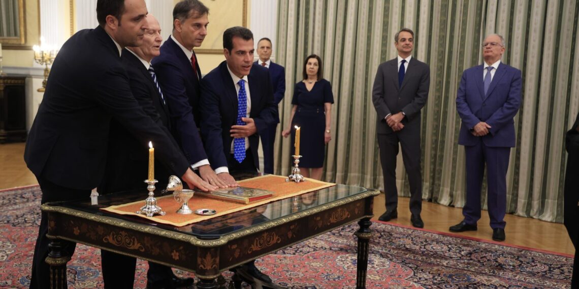 Ορκίστηκαν τα νέα μέλη της κυβέρνησης (video)